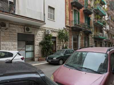 Qui al civico n.8...